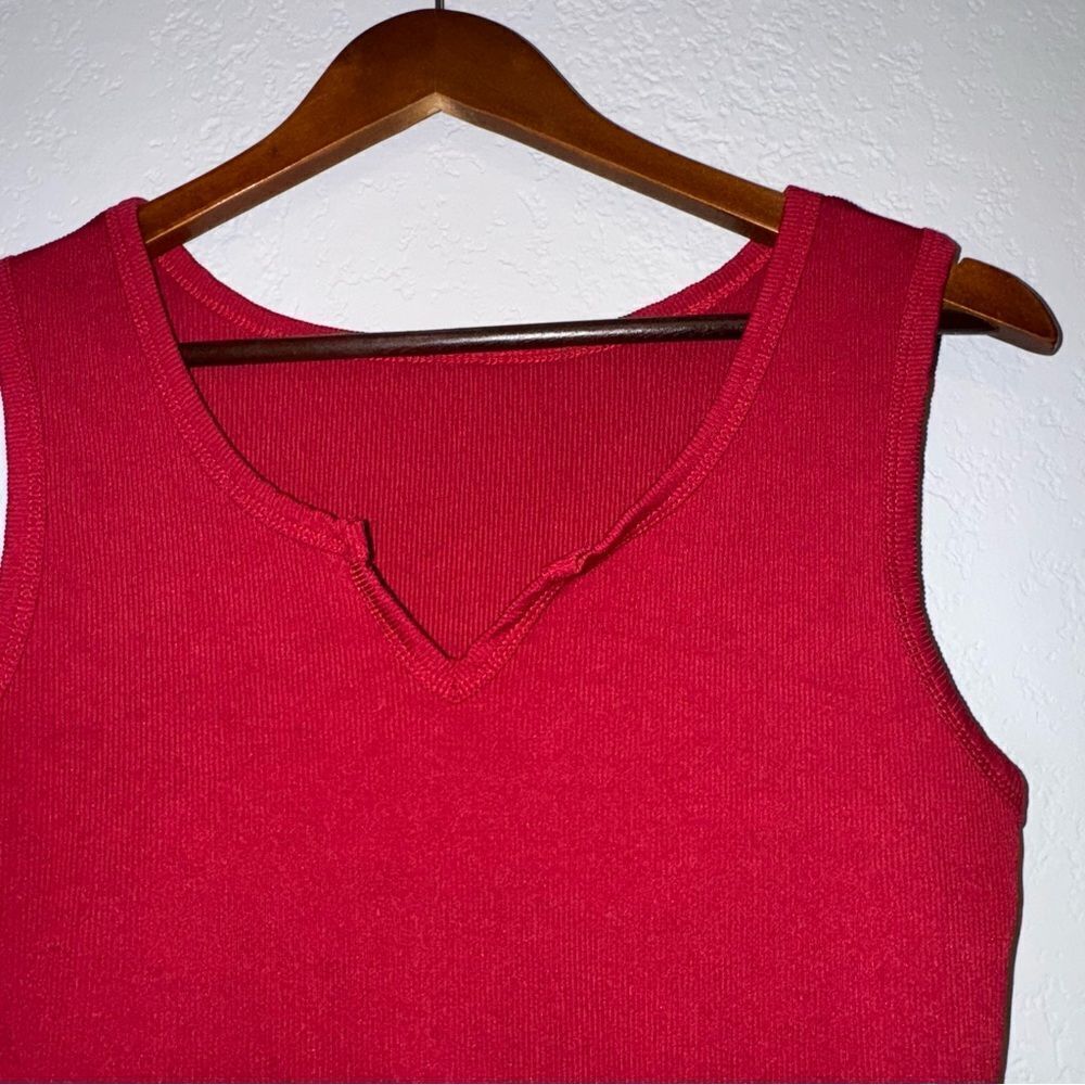 Red Ribbed Fitted Crop Tank Top - Picture 4 of 6